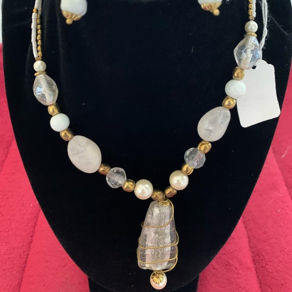 Pretty Bead Necklace and Earrings - Picture 1 of 4